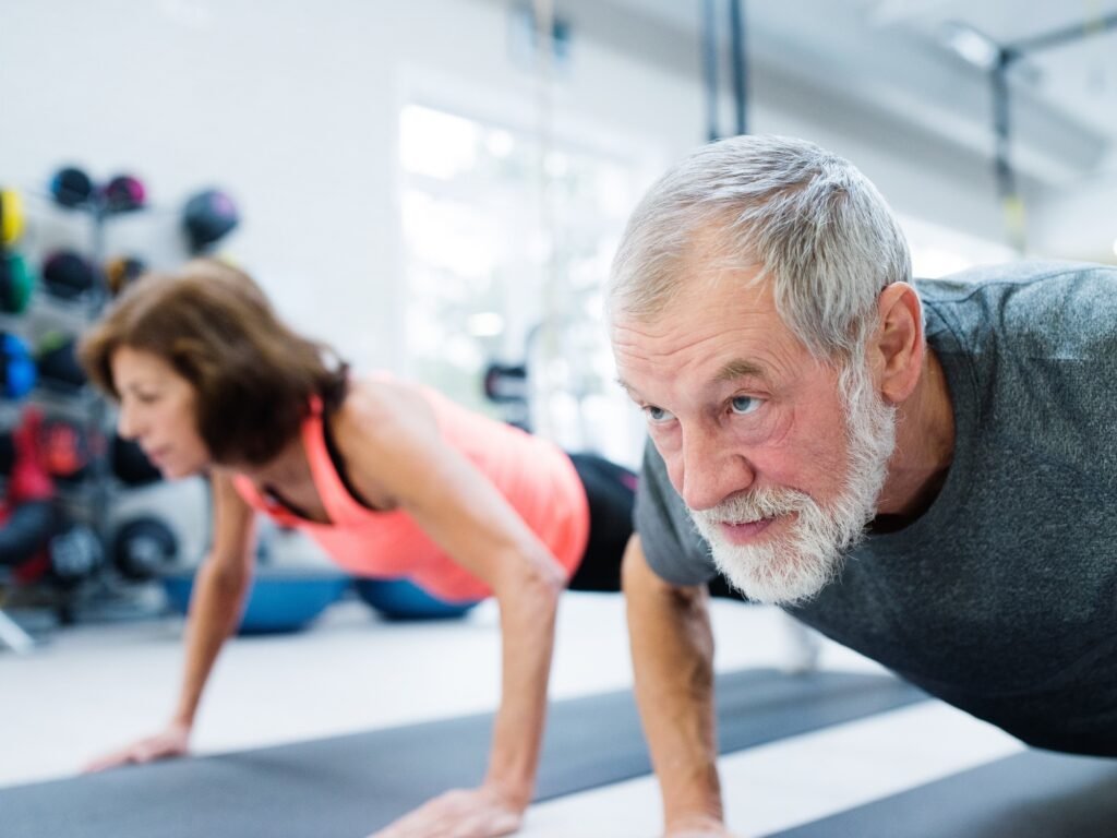 Trabajo de fuerza: todo lo que pueden lograr con solo 4 minutos los +65, según un estudio