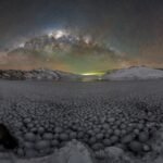 Esferas de hielo y un cielo mágico: la espectacular foto de un fenómeno único que se vivió en un rincón de la Patagonia