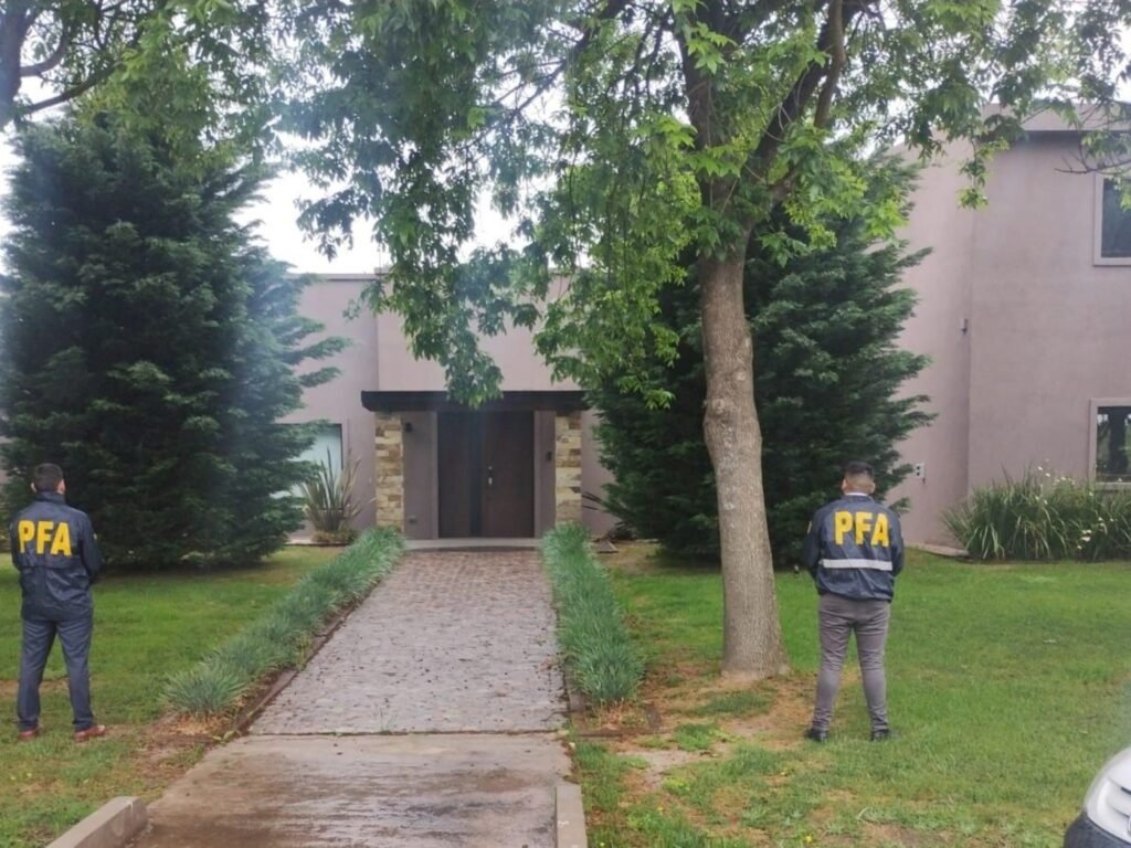 Ordenaron una inspección en la casa de San Vicente de Insaurralde y peritar el celular de Jésica Cirio