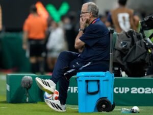 El Mundial volvió a golpear a Bielsa: Uruguay quedó eliminado y crecen las dudas sobre su futuro como DT