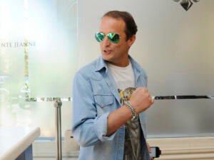 Los bolsos, el guardarropa y la caja de zapatos