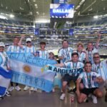 Dallas tuvo un clima distinto: miles de argentinos, pero más relajados y con la misión de conseguir entradas para el partido en Miami