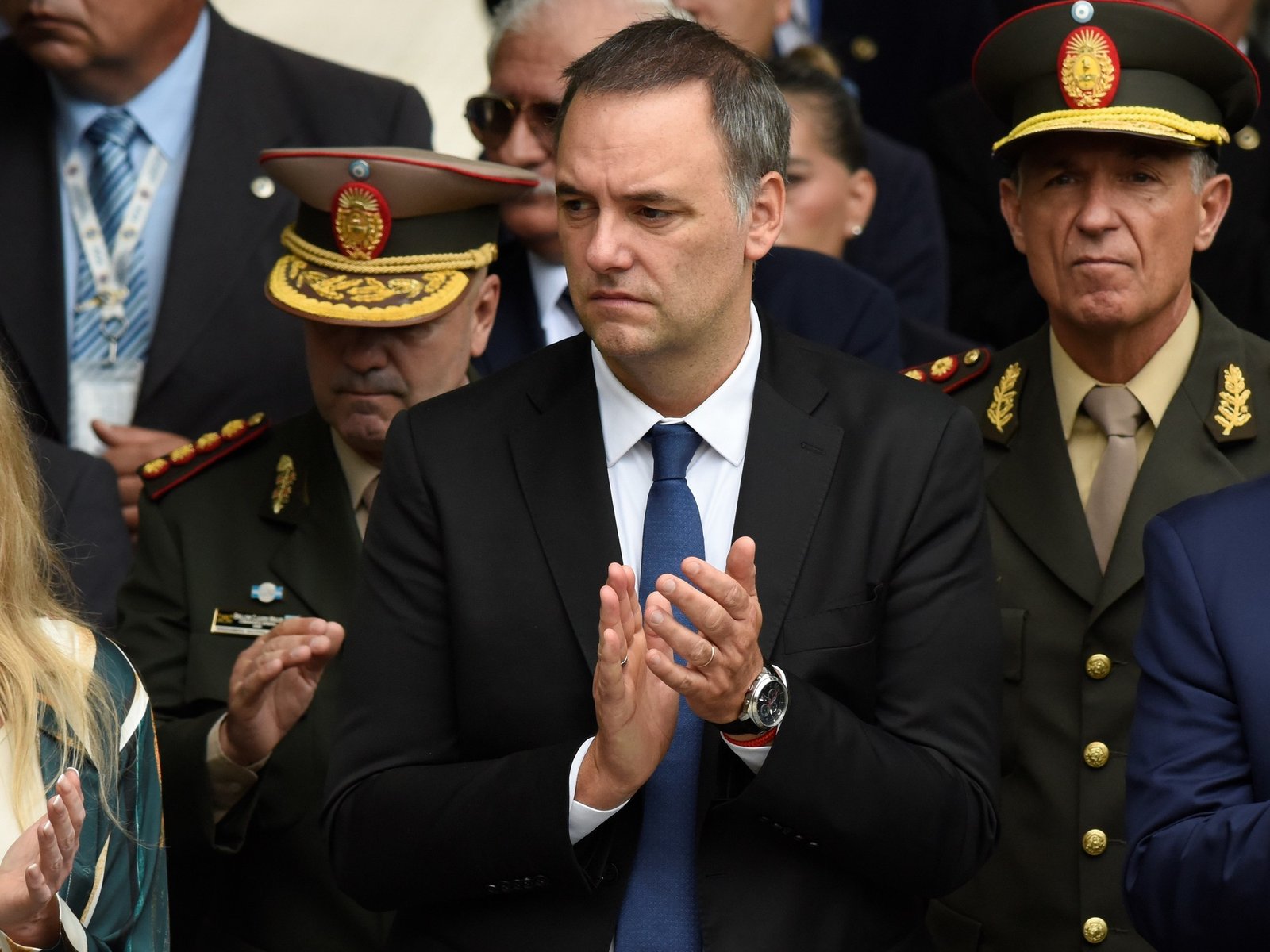 El Gobierno también correría a Manuel Adorni del directorio de YPF