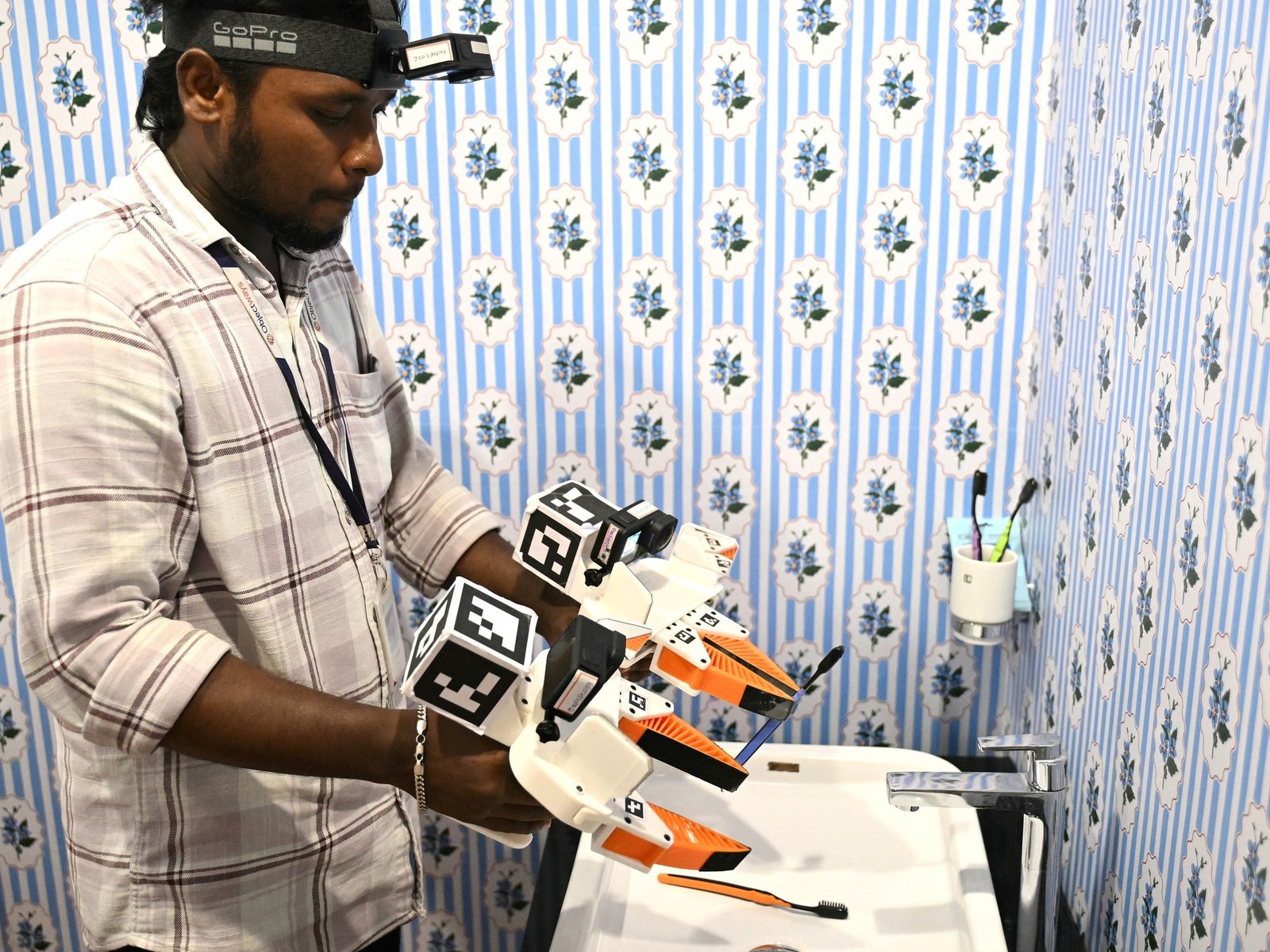 Entrenadores de IA: los videos con los se prepara a robots para que imiten a los humanos