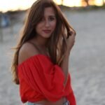 Quién es Mercedes Ron, la autora argentina que firmó un contrato millonario con una plataforma de streaming gracias al éxito mundial de sus libros