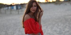 Quién es Mercedes Ron, la autora argentina que firmó un contrato millonario con una plataforma de streaming gracias al éxito mundial de sus libros