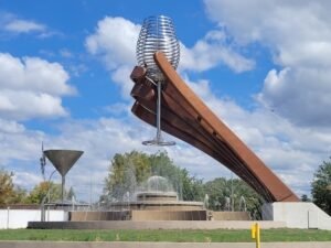 Los monumentos más raros, locos y bizarros de la Argentina, reunidos en una película