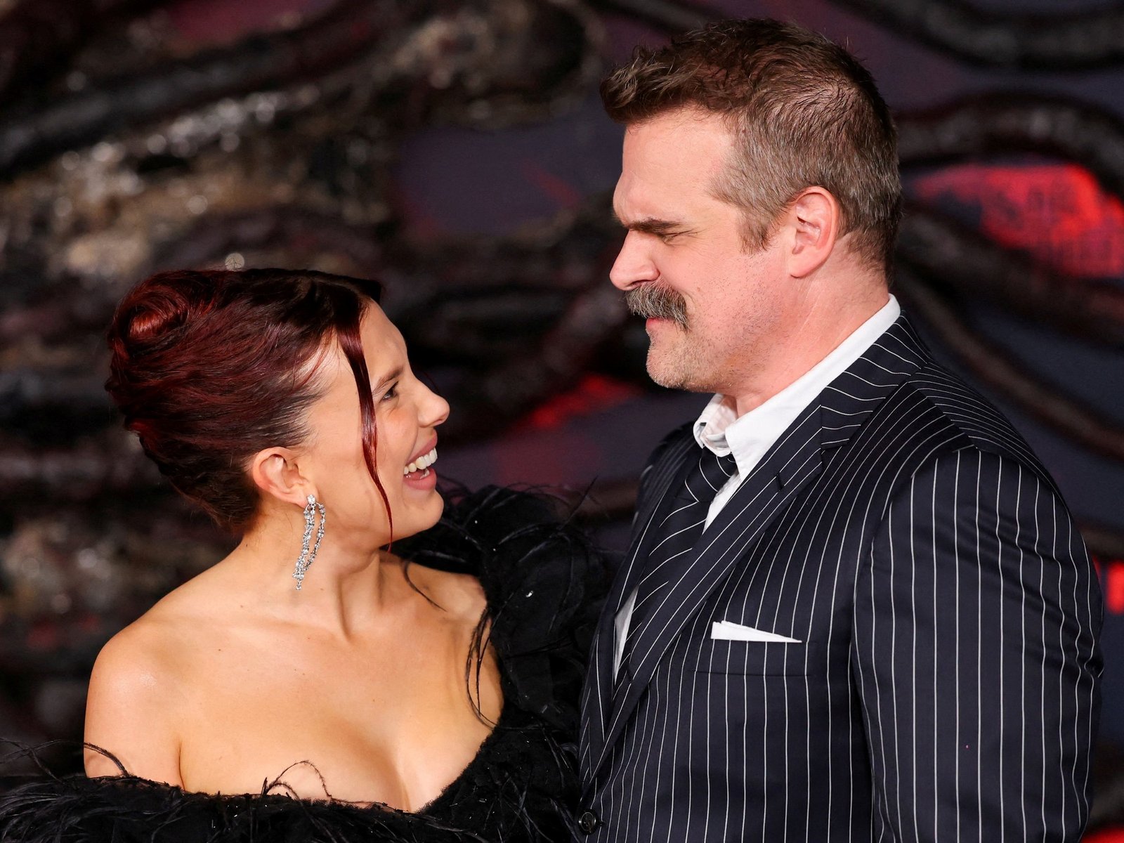 David Harbour y Millie Bobby Brown harán una nueva serie como padre e hija tras el escándalo que protagonizaron en Stranger Things