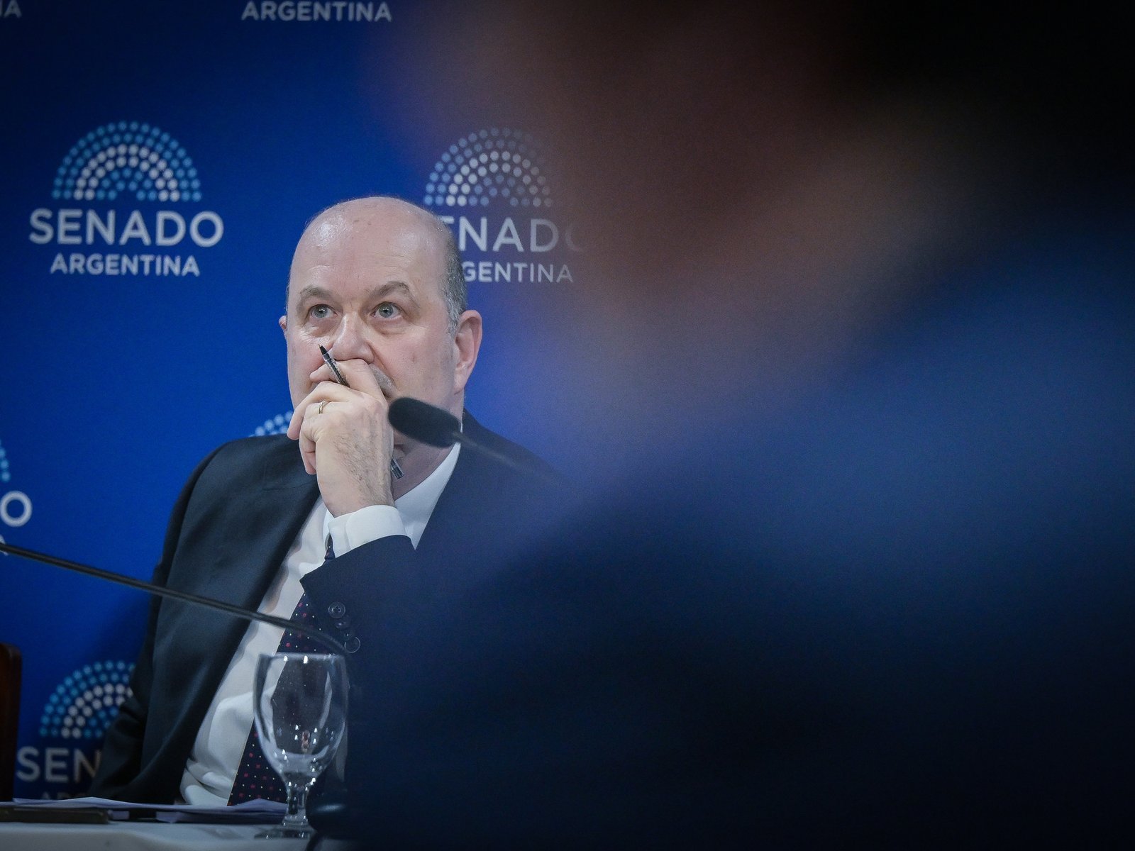 Sturzenegger pidió a las pymes que busquen fondeo en el mercado y vaticinó: "Ahorrar en dólares va a ser mal negocio"
