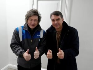 Após encontro com Flávio Bolsonaro, Milei cancela ida à reunião do Mercosul para evitar Lula