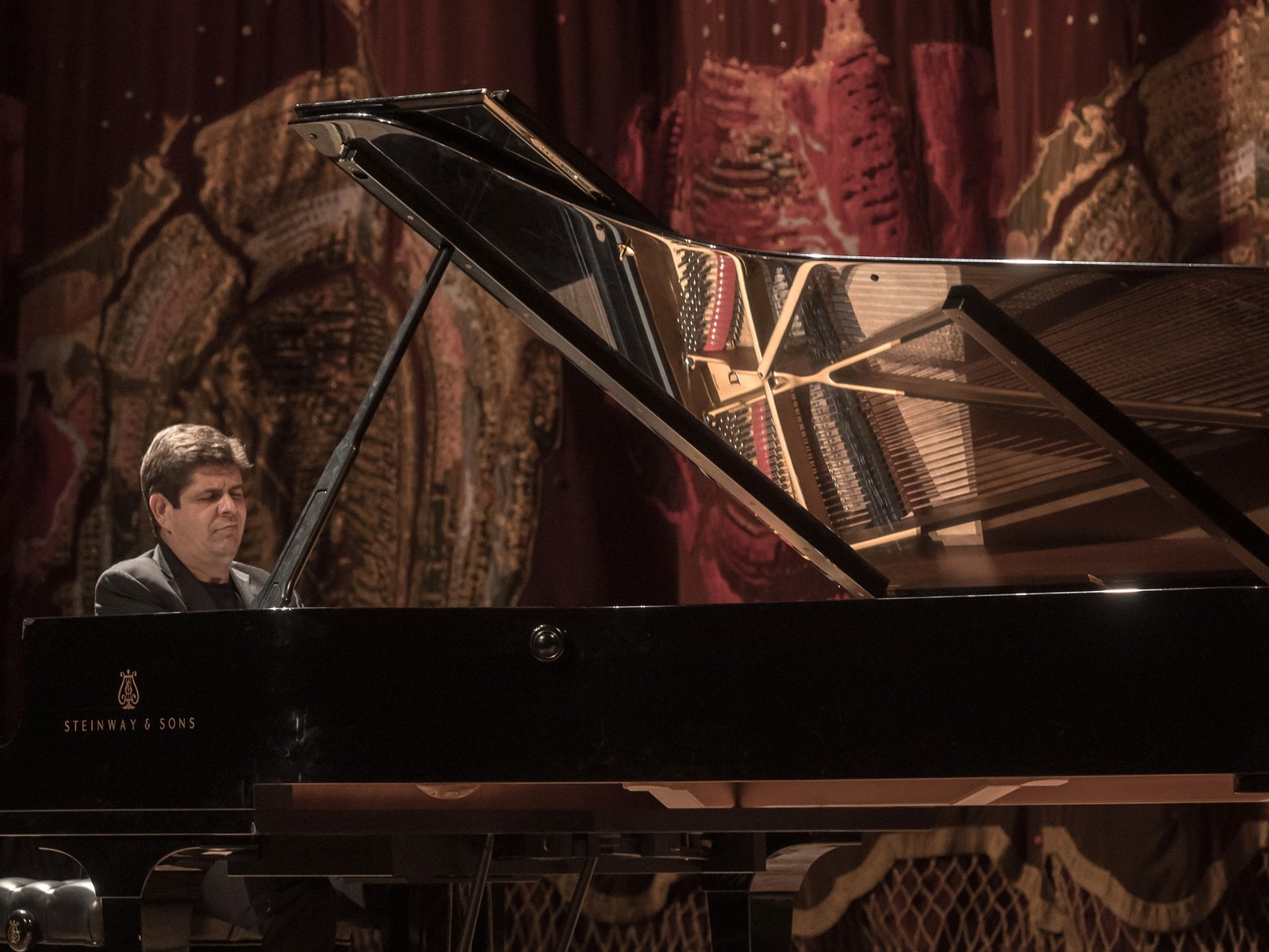 Las exquisitas composiciones de Manuel de Falla, en manos de Javier Perianes, el mayor intérprete y difusor de la música española en el mundo