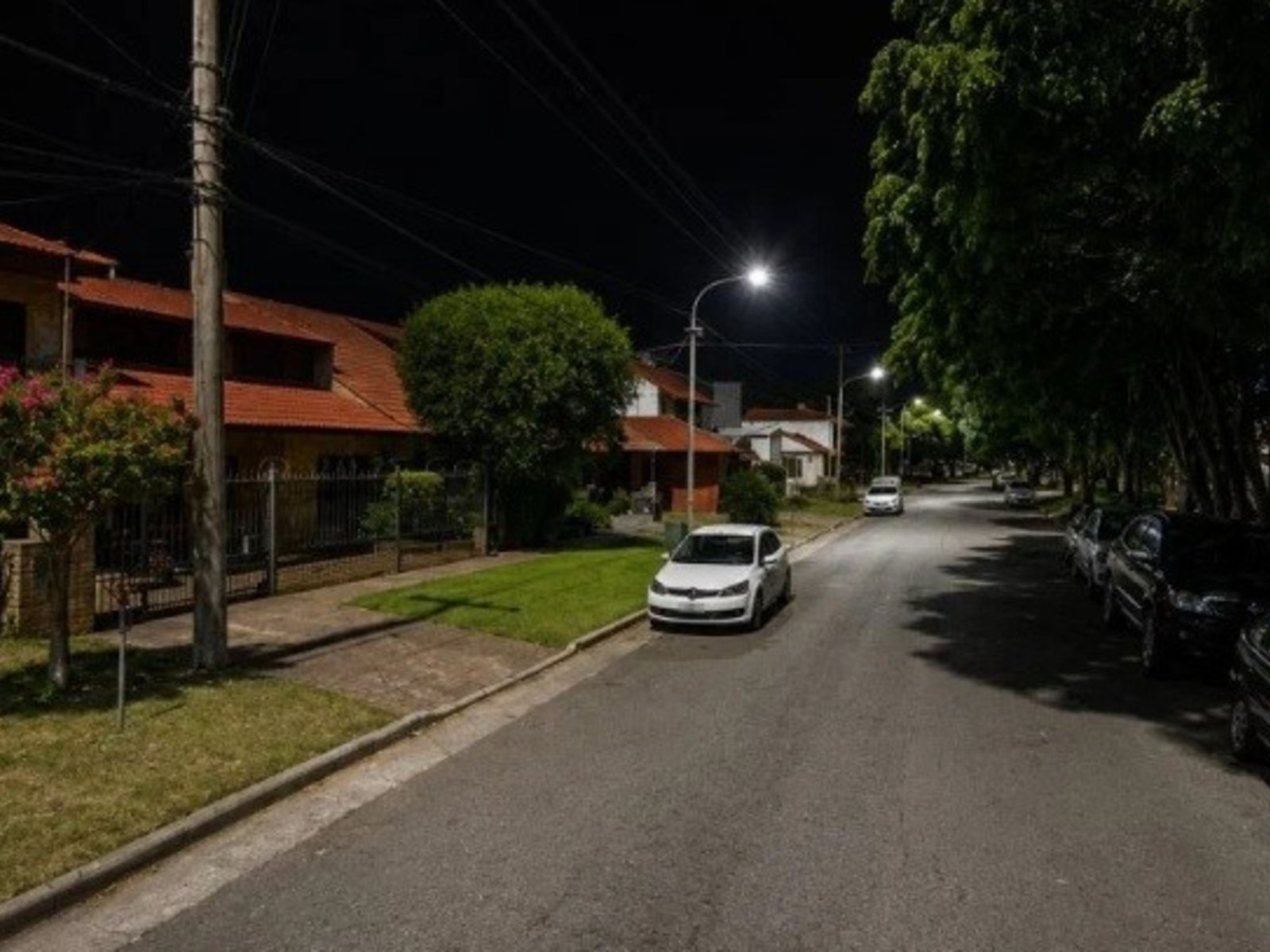 Quiso entrar a robar, pero quedó colgado de una reja: lo detuvieron y ya lo liberaron a pesar de tener un frondoso prontuario