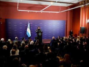 Milei se reunió con diputados y senadores: les dijo que quiere cambiar la carta orgánica del Banco Central y fijó prioridades legislativas