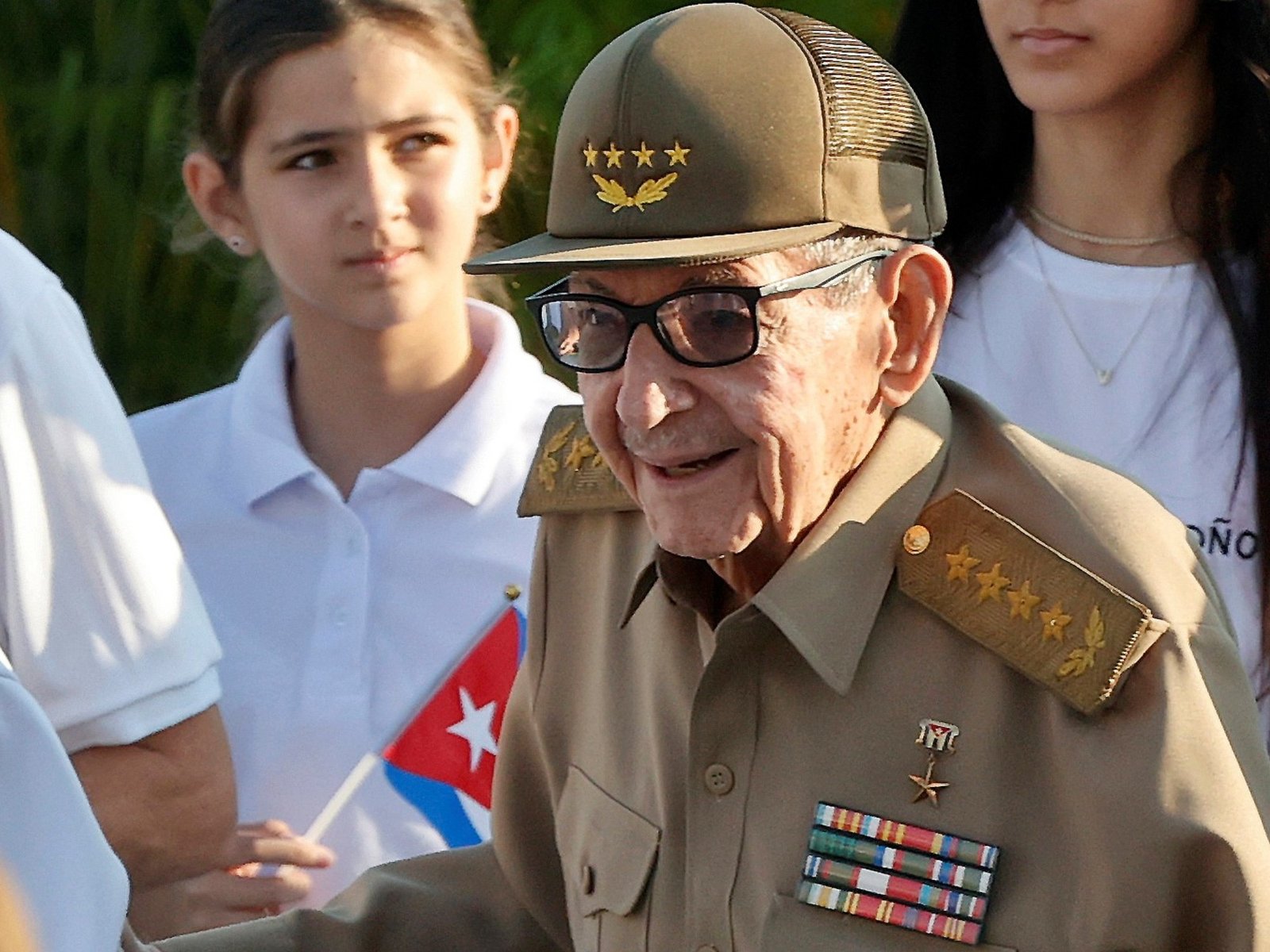 Ron DeSantis endurece el plan escolar de Florida: los alumnos estudiarán la acusación contra Raúl Castro