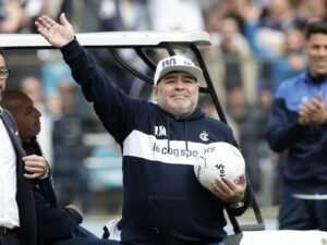 Juicio por Maradona: las advertencias del tribunal por sus limitadas respuestas al sobrino del Diez