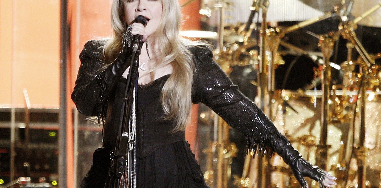La historia de Stevie Nicks, la cantante de Fleetwood Mac que actuará en la boda de Taylor Swift y Travis Kelce