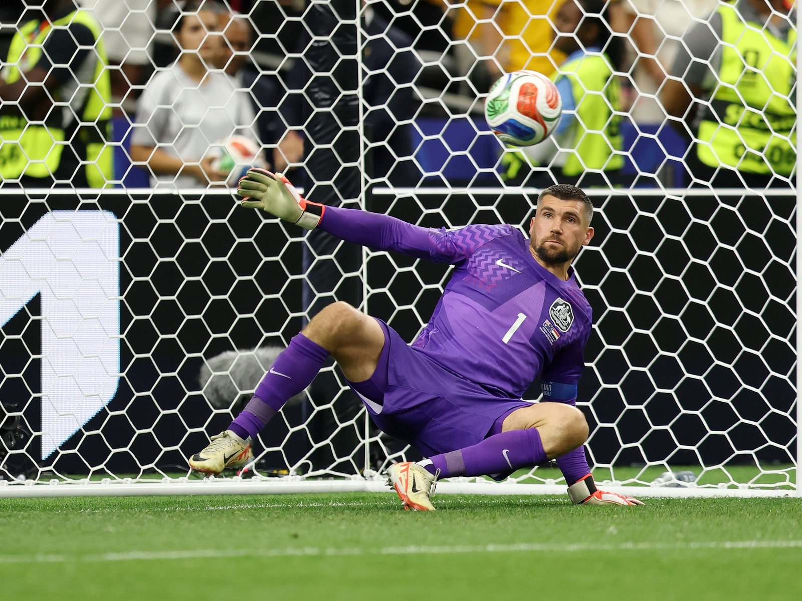 Australia cambió de arquero para los penales frente a Egipto: Mathew Ryan no sólo no atajó ninguno sino que Mo Salah lo dejó en ridículo
