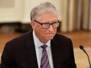 Bill Gates, sobre el impacto de la IA en el empleo: “En 20 años habrán cambiado tanto las cosas que el actual marco capitalista no servirá”
