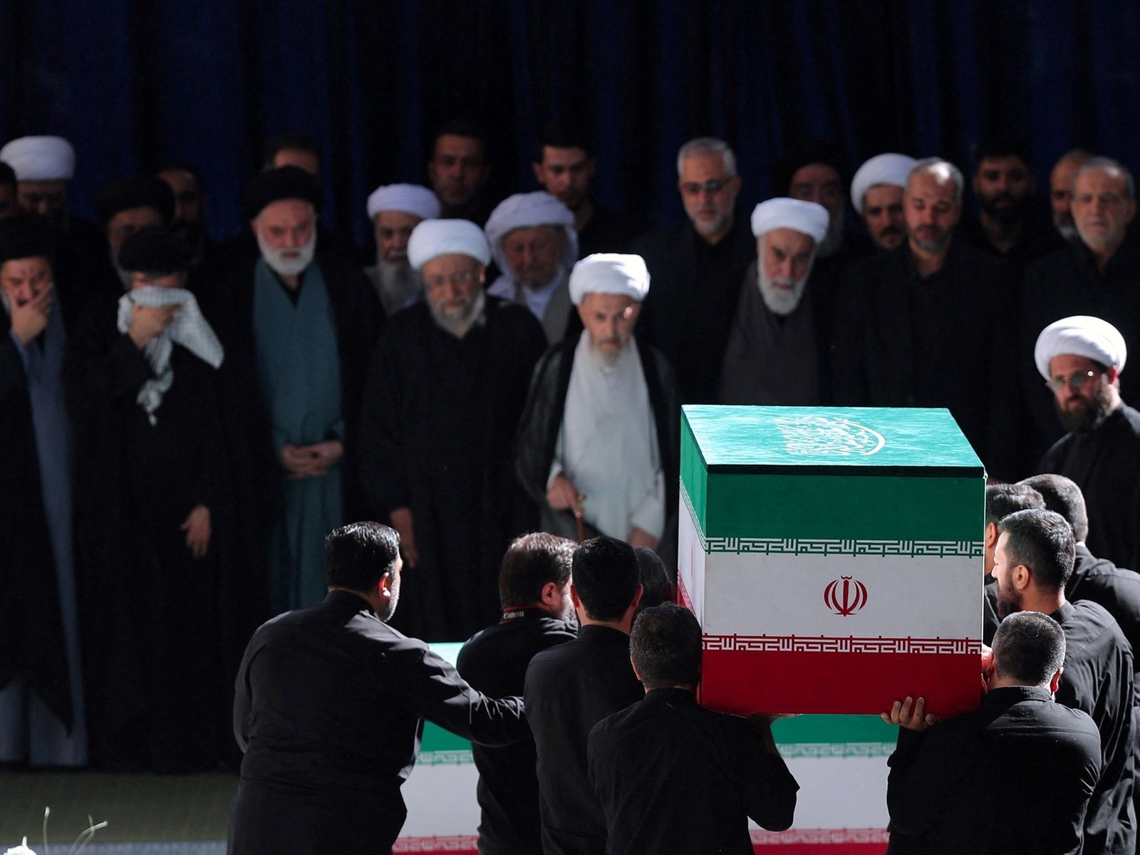 Una multitud despide al líder supremo Alí Khamenei en Irán y su hijo Mojtaba es el gran ausente en el funeral