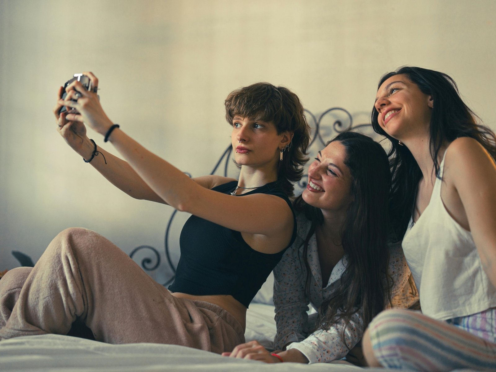 La psicología dice que la división de roles en los hogares de la generación Baby Boomer estableció el molde para las relaciones actuales: el padre enseñaba que el amor equivalía a la protección y el trabajo material, mientras que la madre canalizaba la expresión afectiva y el sostén empático