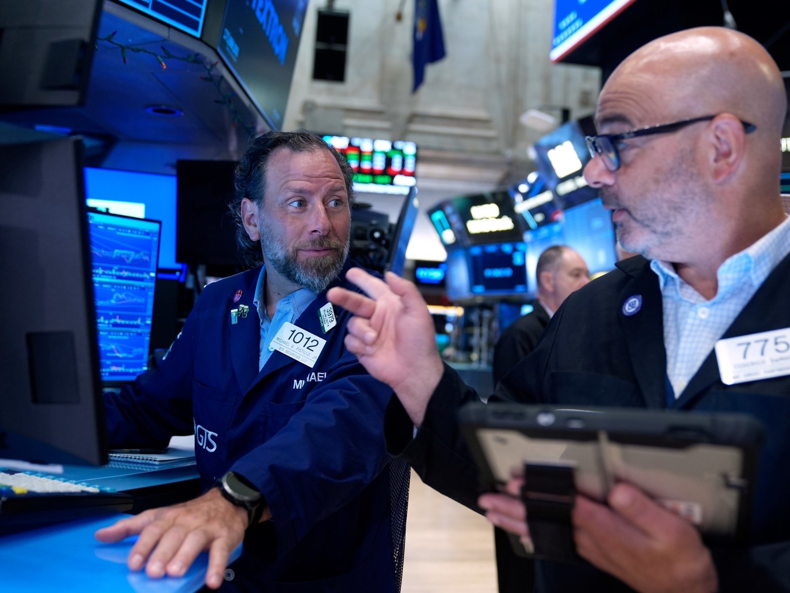 Los bonos reaccionan positivamente y el riesgo país baja un escalón a los 412 puntos luego del anuncio de Caputo