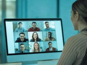 Empleada ganó demanda a empresa que la obligaba a encender la cámara en videollamadas y recibirá indemnización