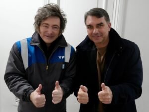 Milei viaja a San Pablo para respaldar la candidatura presidencial de Flávio Bolsonaro