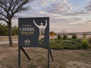 Proponen llamar “Lionel Messi” a un paseo costero que lleva el nombre de Néstor Kirchner