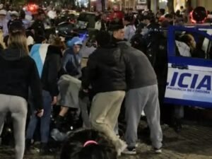 Tres tiros por la espalda y huida entre la multitud: el ajuste de cuentas que conmocionó a Córdoba en medio de los festejos por la Selección