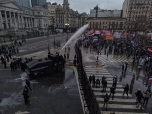 Incidentes, corridas y detenidos frente al Congreso en la marcha contra la Ley de Propiedad Privada