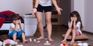 La psicología dice que los padres que dejaron de gritar generalmente cambiaron primero estas 5 cosas, y ninguna de ellas fue la paciencia