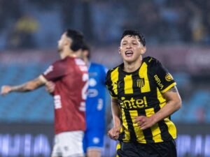 Leonel Jaime y otra actuación para el lamento de River: el golazo para que Peñarol sea campeón del Torneo Intermedio en Uruguay