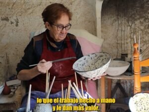 Loli García, la alfarera de 79 años: “Los dibujos que me enseñó mi abuela a los 8 años seguirán vivos cuando me vaya”