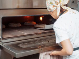 Marimar de Miguel, dueña de una panadería histórica de Burgos: “Cerramos los domingos por falta de mano de obra, la gente se cansa rápido”