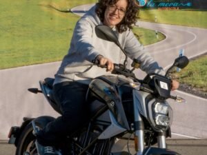 Mireia Brunet, profesora de autoescuela: “Prefiero mil veces que el motor del auto se apague a que el alumno se descontrole por no mirar a su alrededor”