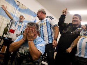 Polémica por un viaje a Malvinas de veteranos de la guerra financiado por un organismo de Defensa