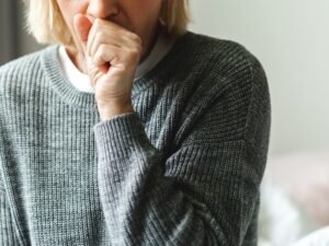 Tos que no se va: por qué ocurre y cuándo consultar