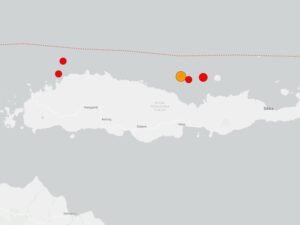 Un fuerte terremoto de magnitud 7,7 sacudió la costa de Indonesia: emiten alerta de tsunami
