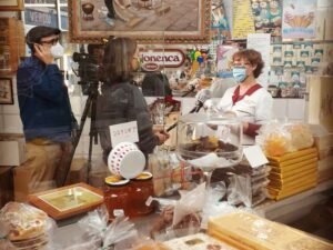 Albert Verdú, horchatero de tercera generación: “Ahora, en Barcelona hay muchísimo turismo y tienes que saber explicar qué es la horchata o qué turrones tienes en diferentes idiomas”