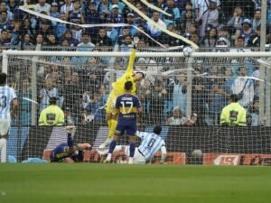 El karma de Leandro Brey, arquero de Boca: en la misma cancha, en el mismo arco y un año después sufrió otro gol olímpico ante Racing