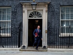 El secretario de Defensa británico dijo que están listos para defender las islas Malvinas por la fuerza