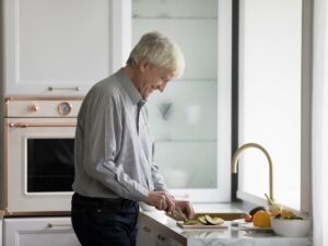 El tipo de grasas y la dieta importan en el cáncer de próstata: qué priorizar y qué evitar