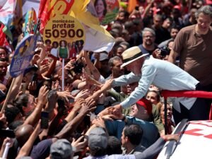 El voto femenino será decisivo en la ajustada disputa entre Lula da Silva y Flávio Bolsonaro en Brasil