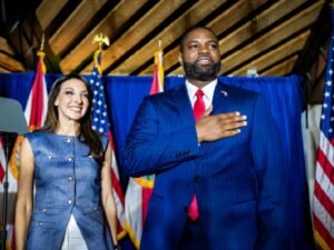 Elecciones en Florida: Byron Donalds, el candidato de Trump apoyado por DeSantis, recibe apoyo oficial de 17 alguaciles de condados