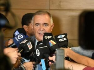 “Es un pollerudo”: Osvaldo Jaldo criticó a Juan Manzur por su visita a Cristina Kirchner en San José 1111