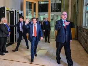 Los libertarios se suben a la pelea Rovira-Passalacqua en Misiones: cuestionan gastos por $ 4 billones y más de 65.000 empleados públicos