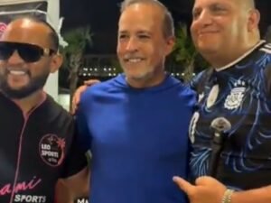 Mientras Chiqui Tapia amedrenta a la prensa, su embajador en EE.UU. hizo migas con el pastor bizarro y le dejó usar el predio de la AFA en Miami