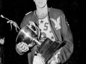 Murió Bob Pettit, el primer MVP de la NBA: el recuerdo de la legendaria noche en la que anotó 50 puntos y ganó su único título