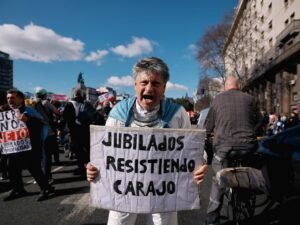 Nueva encuesta y dato clave: quiénes son los votantes que más rechazan a Javier Milei