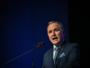 Peter Lamelas ratificó que impulsa el regreso de la Argentina al Visa Waiver Program: “Los que cumplen las reglas deberían ingresar a Estados Unidos sin visa”